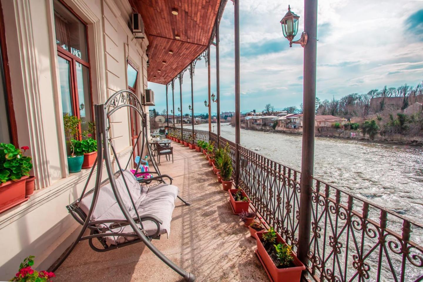 Hotel Caravan Palace Kutaisi Dış mekan fotoğraf