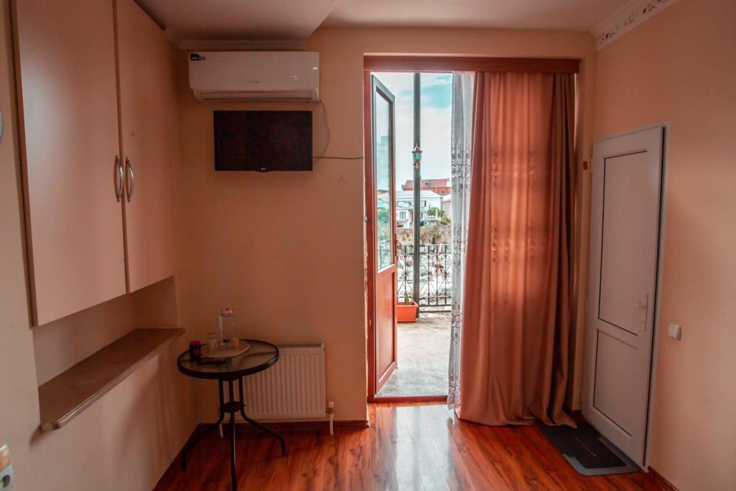 Hotel Caravan Palace Kutaisi Dış mekan fotoğraf