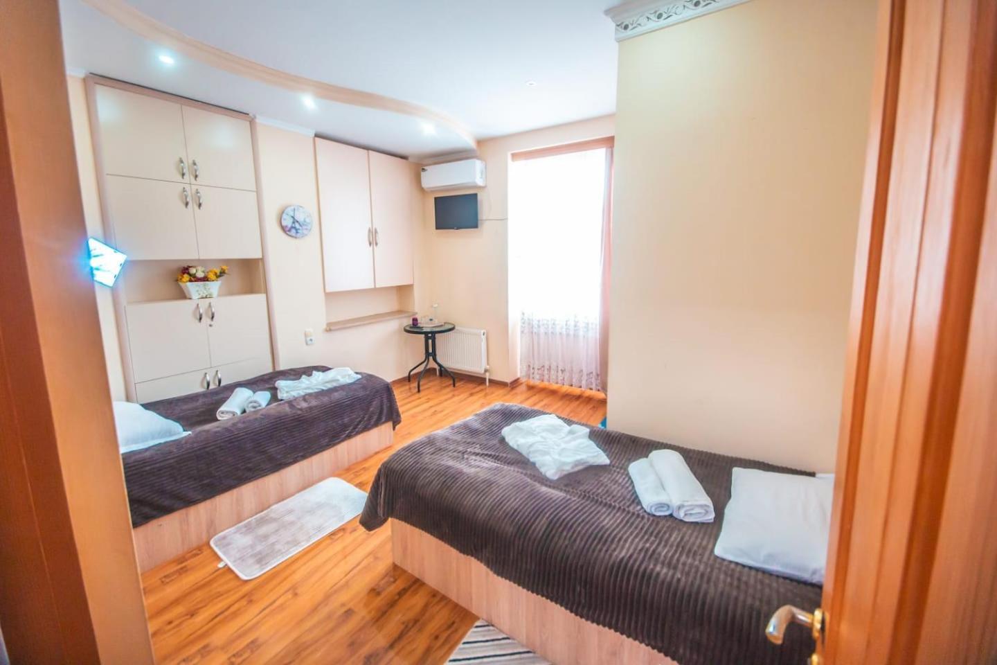Hotel Caravan Palace Kutaisi Dış mekan fotoğraf
