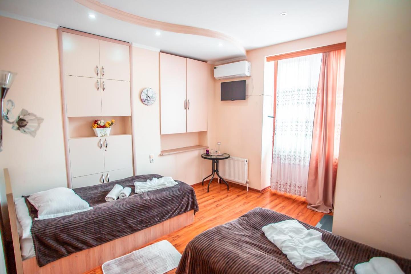 Hotel Caravan Palace Kutaisi Dış mekan fotoğraf